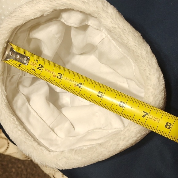 Cozy White Winter Beanie - Picture 4 of 5